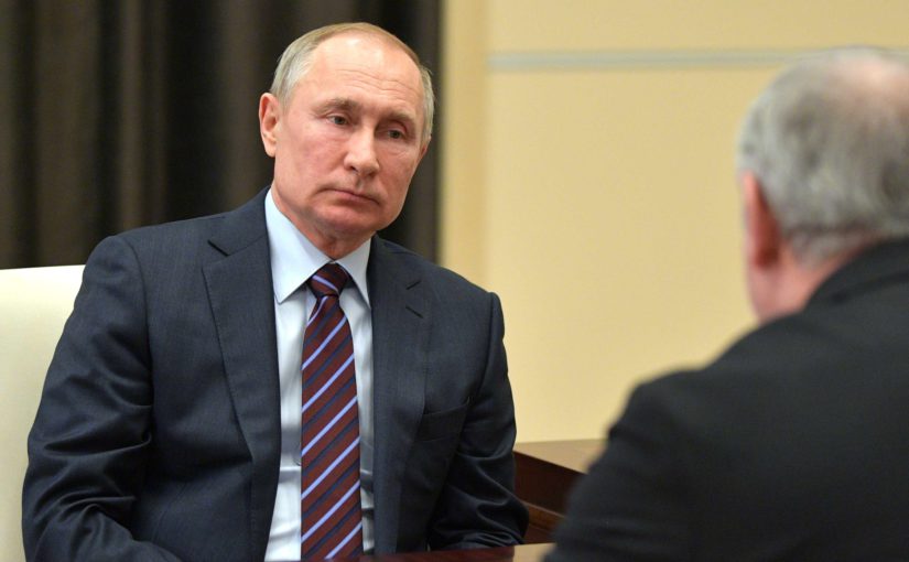 Путин согласился рассмотреть идею депутатов о запрете комиссии при оплате услуг ЖКХ
