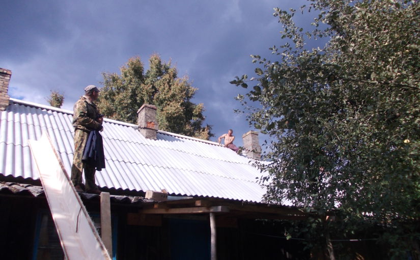 В селе Ворга отремонтировали крышу многоквартирного дома