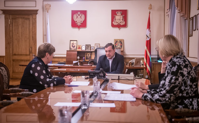 Губернатор Смоленской области провел рабочее совещание по вопросу введения универсального пособия